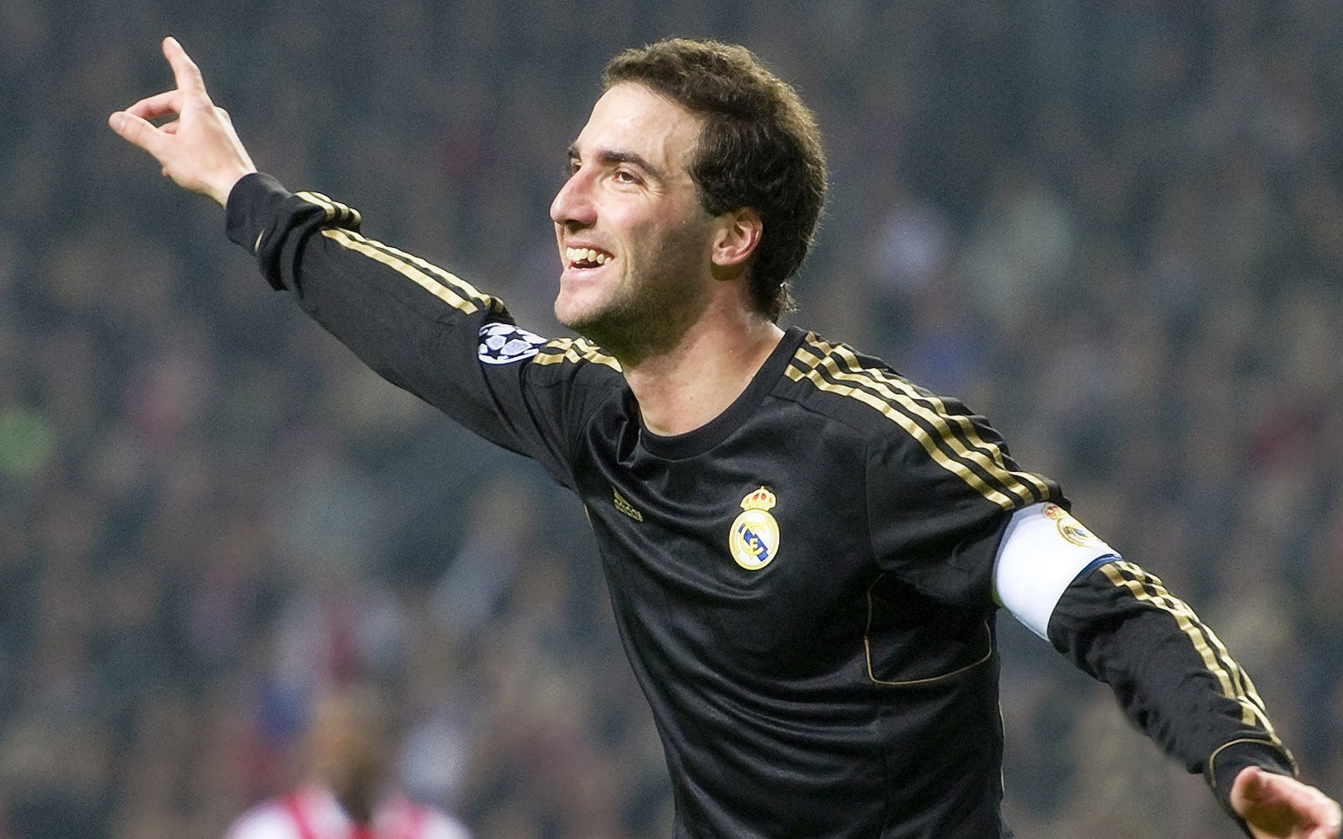 球迷狂欢：现场气氛最高的五大战役推荐，主场气氛最好的球队